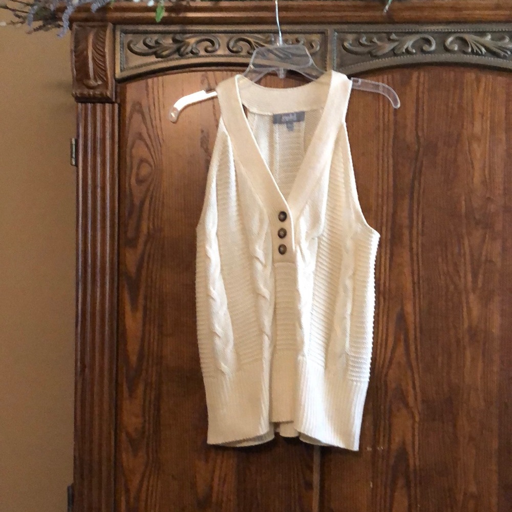 Sleeveless knit top
